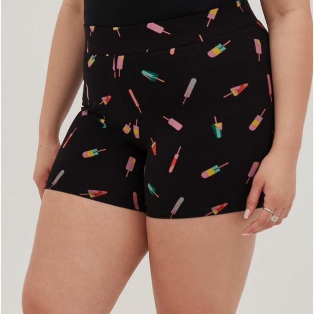 Torrid 5 Inch Signature Waist Bike Short